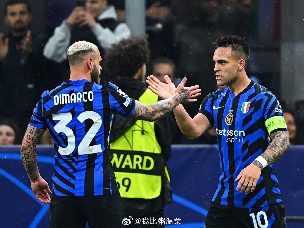 特朗普为切尔西颁奖硬站c位球员愣住