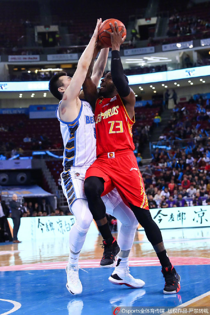 WANBO SPORTS-山东队击败深圳,锁定季后赛资格